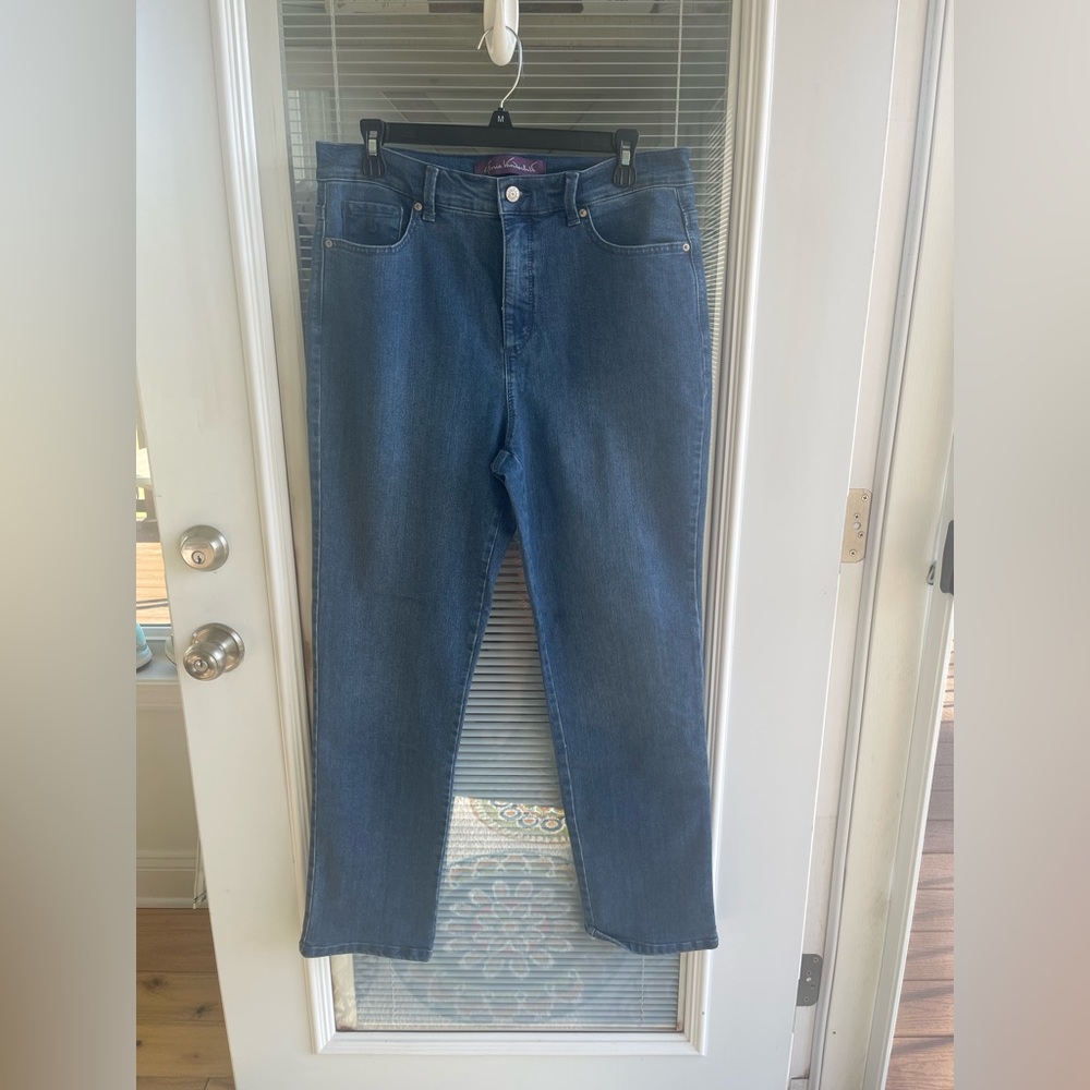 Gloria Vanderbilt Amanda average jeans size 12